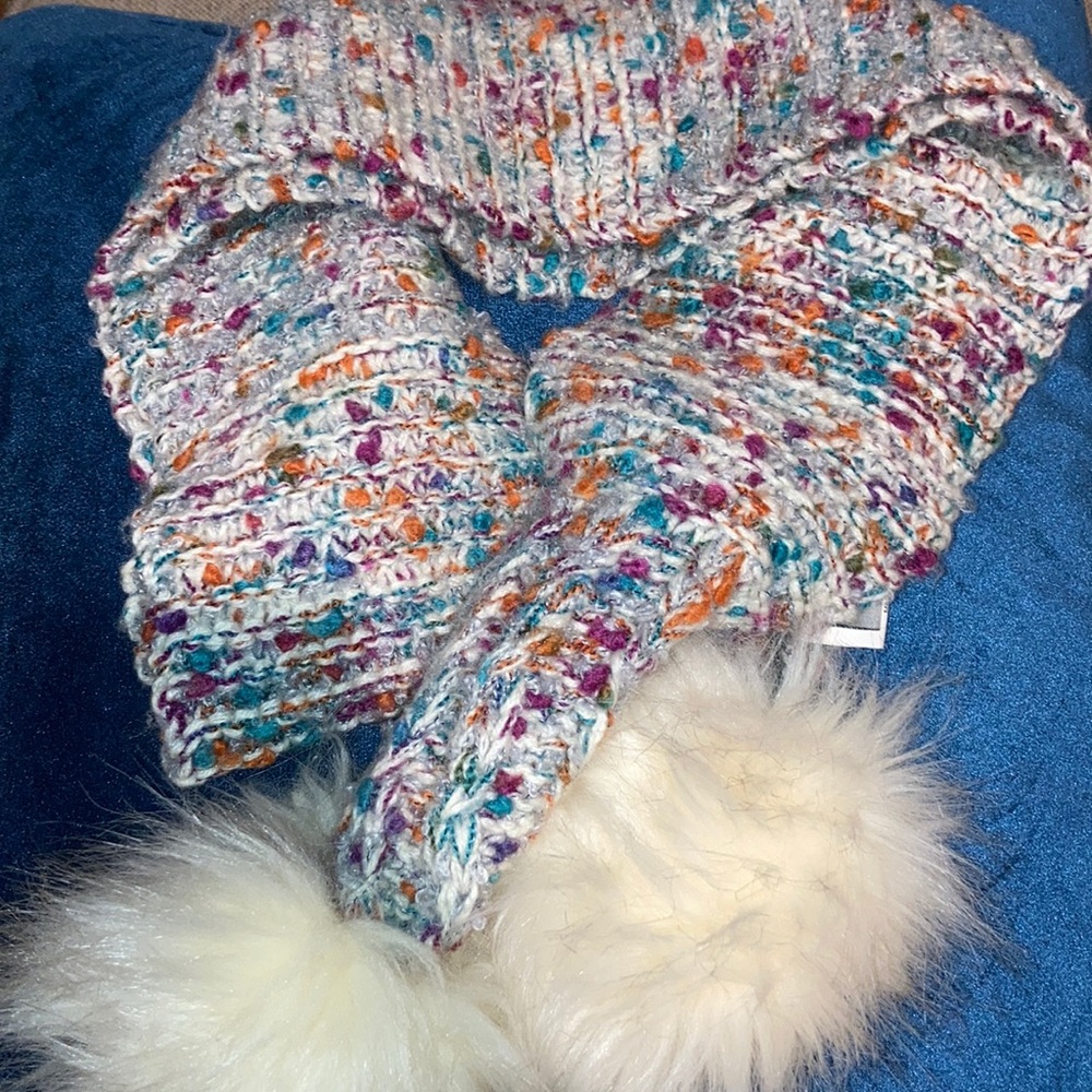 Multicolor knit scarf with white pompoms
